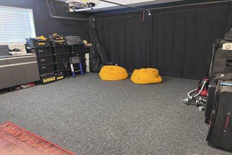 Photo of property in 1/50 Saint Andrews Square, Strowan, Christchurch, 8052