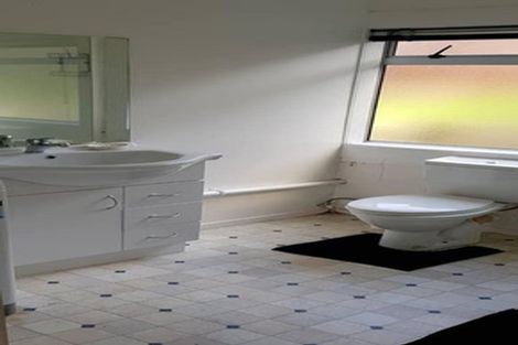 Photo of property in 1/212 Sunnynook Road, Totara Vale, Auckland, 0627