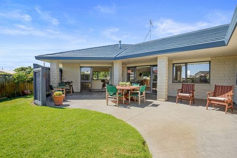 Photo of property in 10 Quadrant Heights, Paraparaumu, 5032