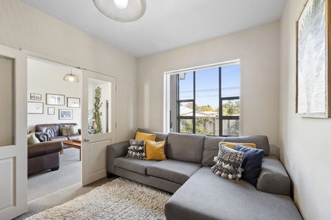 Photo of property in 2 Budleigh Street, Frankleigh Park, New Plymouth, 4310