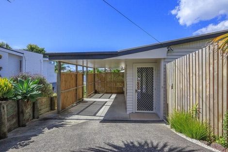Photo of property in 24 Kiteroa Terrace, Rothesay Bay, Auckland, 0630