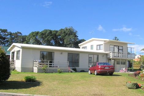 Photo of property in 225 Moana Anu Anu Avenue, Whangamata, 3620