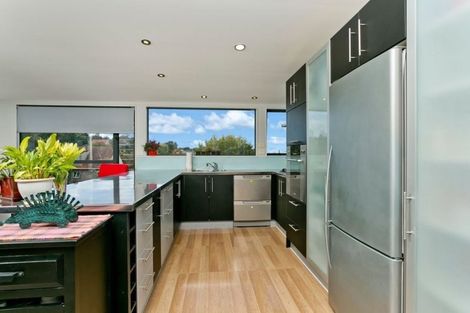 Photo of property in 63b Sunset Road, Totara Vale, Auckland, 0632