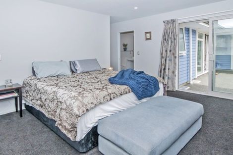 Photo of property in 11 Courtfield Close, Parklands, Christchurch, 8083