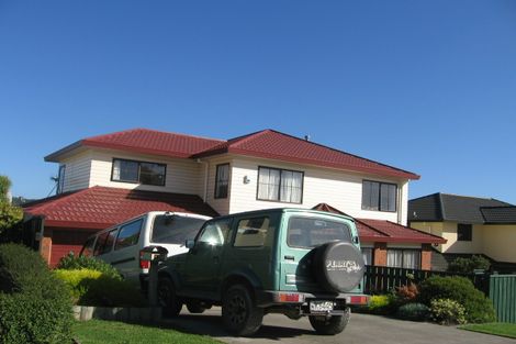 Photo of property in 136 Woodman Drive, Tawa, Wellington, 5028