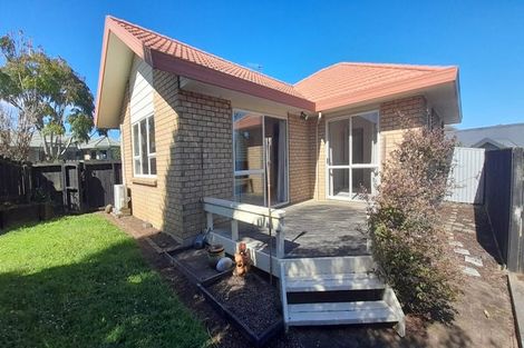 Photo of property in 16 Bella Villa Drive, Waiuku, 2123