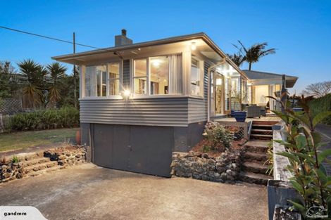 Photo of property in 90 Gloria Avenue, Te Atatu Peninsula, Auckland, 0610