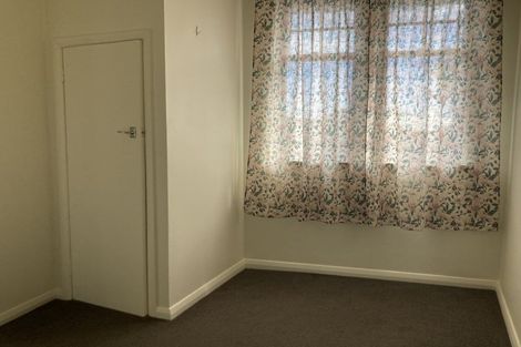 Photo of property in 98a Northland Road, Northland, Wellington, 6012