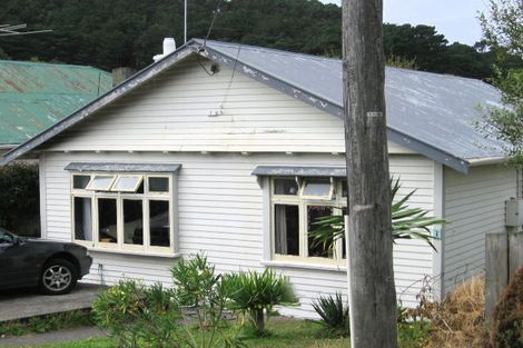 Photo of property in 1 Wingate Terrace, Newtown, Wellington, 6021