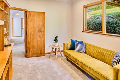 Photo of property in 2 Mahina Road, Mahina Bay, Lower Hutt, 5013