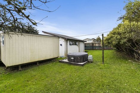 Photo of property in 28 Sunnyhaven Avenue, Beach Haven, Auckland, 0626