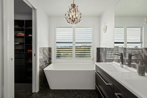 Photo of property in 30 Lakeside Terrace, Omokoroa, 3114