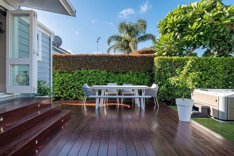Photo of property in 67 Queen Street, Northcote Point, Auckland, 0627