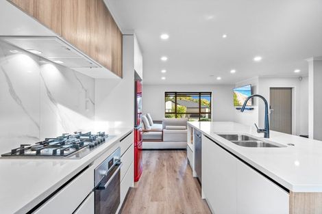 Photo of property in 4 Raoriki Road, Pukekohe, 2120