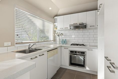 Photo of property in 49a Onewa Road, Northcote, Auckland, 0627