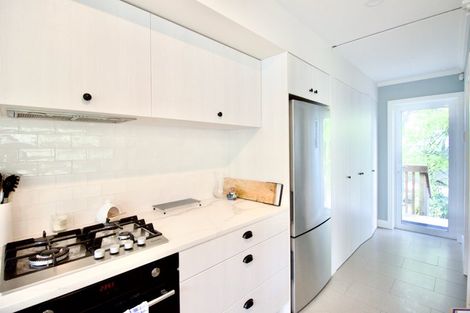 Photo of property in 17a Target Road, Totara Vale, Auckland, 0629