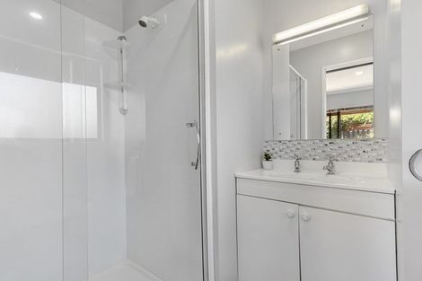 Photo of property in 15 Pinewood Grove, Botany Downs, Auckland, 2010