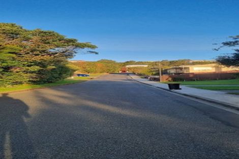 Photo of property in 1/15 Bloomsbury Grove, Newlands, Wellington, 6037