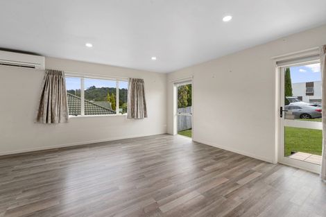 Photo of property in 22 Kinleith Way, Albany, Auckland, 0632