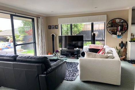Photo of property in 22 Zefiro Drive, Massey, Auckland, 0614