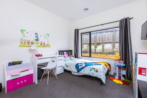 Photo of property in 90 Kirton Drive, Riverstone Terraces, Upper Hutt, 5018