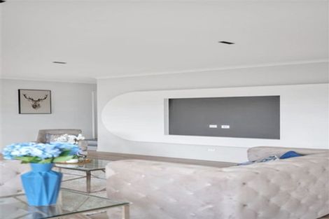 Photo of property in 30 Ballyalton Crescent, Flat Bush, Auckland, 2019