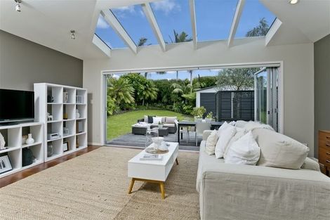 Photo of property in 14 Welland Place, Hillcrest, Auckland, 0627