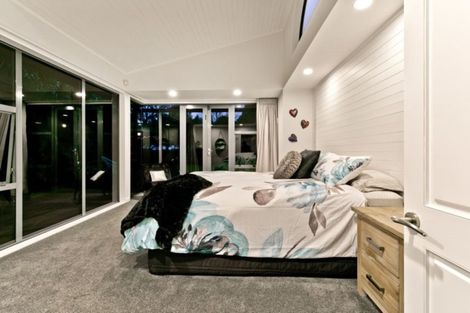 Photo of property in 6 Birchwood Grove, Greenhithe, Auckland, 0632