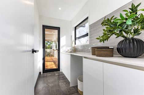 Photo of property in 142 West Harbour Drive, West Harbour, Auckland, 0618