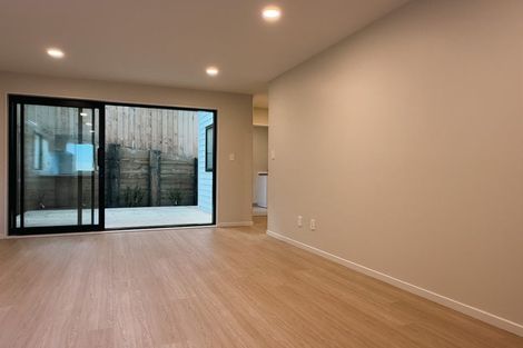 Photo of property in 5b Topliss Drive, Northcross, Auckland, 0632