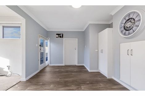 Photo of property in 37 Avenue Road, West End, Timaru, 7910