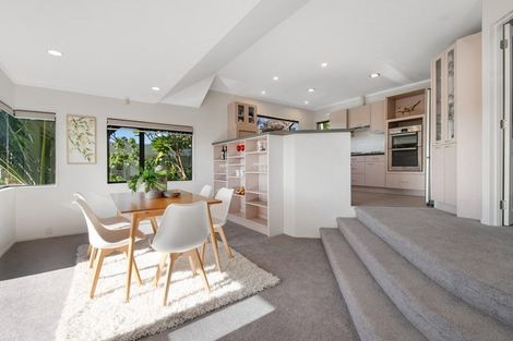 Photo of property in 10 Goldfinch Rise, Unsworth Heights, Auckland, 0632