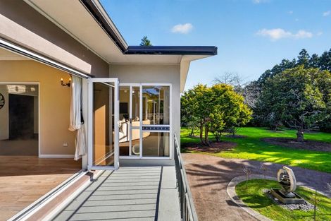Photo of property in 873 Waitakere Road, Kumeu, 0891