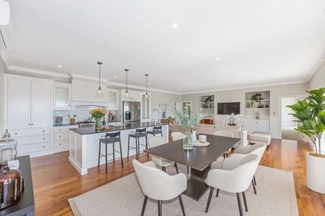 Photo of property in 2e Vipond Road, Stanmore Bay, Whangaparaoa, 0932