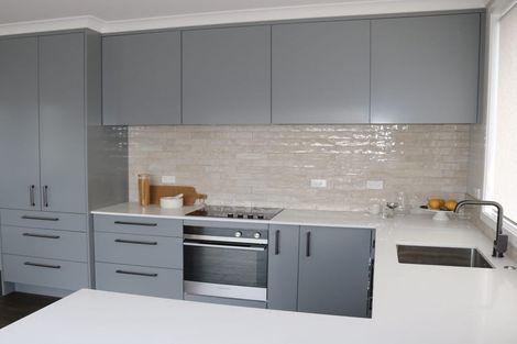 Photo of property in 15 West Place, Greenmeadows, Napier, 4112