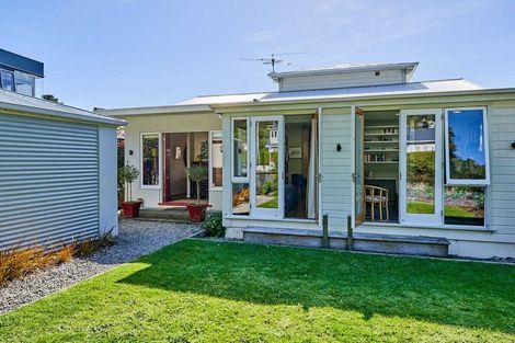 Photo of property in 96 Muritai Road, Eastbourne, Lower Hutt, 5013