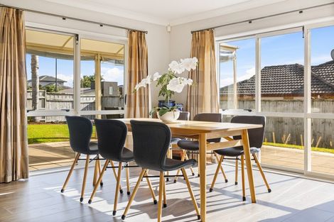 Photo of property in 51 William Gamble Drive, Greenhithe, Auckland, 0632