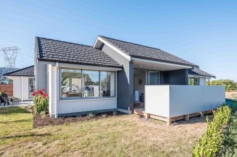 Photo of property in 2 Albizia Grove, Waikanae, 5036