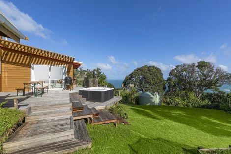 Photo of property in 5 Ngatira Road, Muriwai, Waimauku, 0881