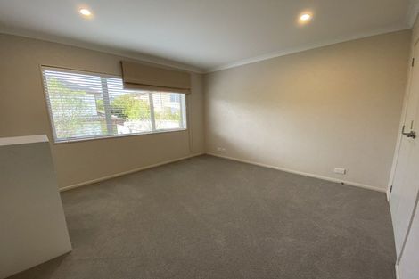 Photo of property in 4 Oak Bark Drive, Schnapper Rock, Auckland, 0632