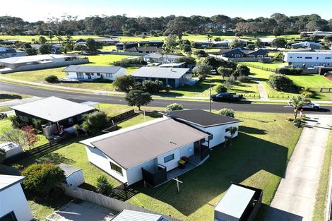 Photo of property in 125 Kelly Jade Avenue, Matarangi, Whitianga, 3592