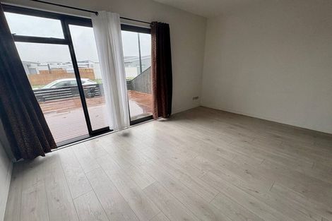 Photo of property in 32 Parahau Road, Papakura, 2110