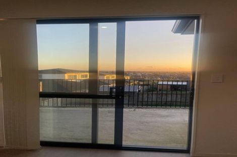 Photo of property in 1 Nola Dawn Avenue, Papakura, 2110