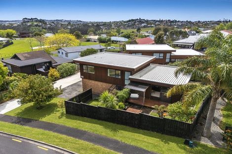 Photo of property in 1/2 Carl Place, Unsworth Heights, Auckland, 0632