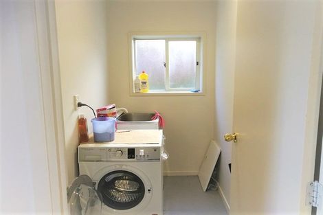 Photo of property in 1/1 Cheval Drive, Totara Vale, Auckland, 0629