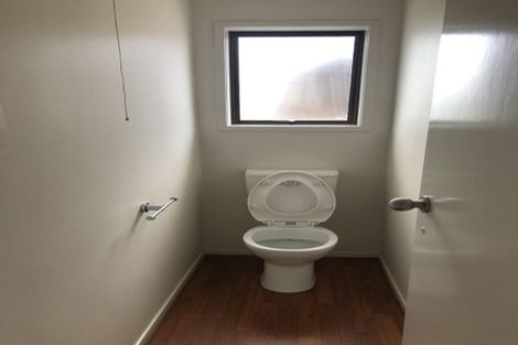 Photo of property in 2/260 Sunset Road, Windsor Park, Auckland, 0632