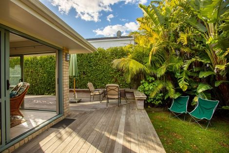 Photo of property in 51 Harbour View Road, Point Chevalier, Auckland, 1022