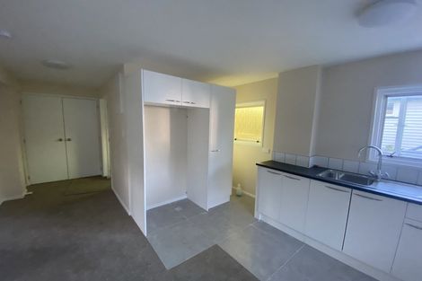 Photo of property in 25 Sheridan Drive, New Lynn, Auckland, 0600