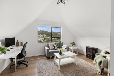 Photo of property in 22 Redfern Lane, Glenfield, Auckland, 0629