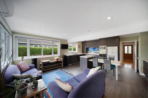 Photo of property in 10 Village Way, Ardmore, Papakura, 2582